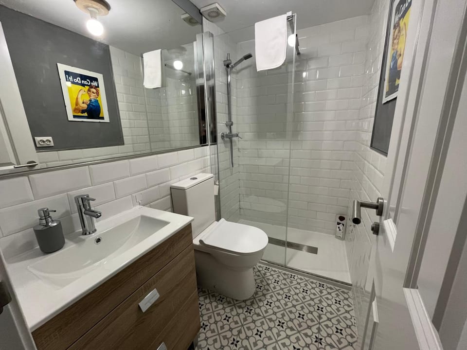 Toilet, Bath, towels