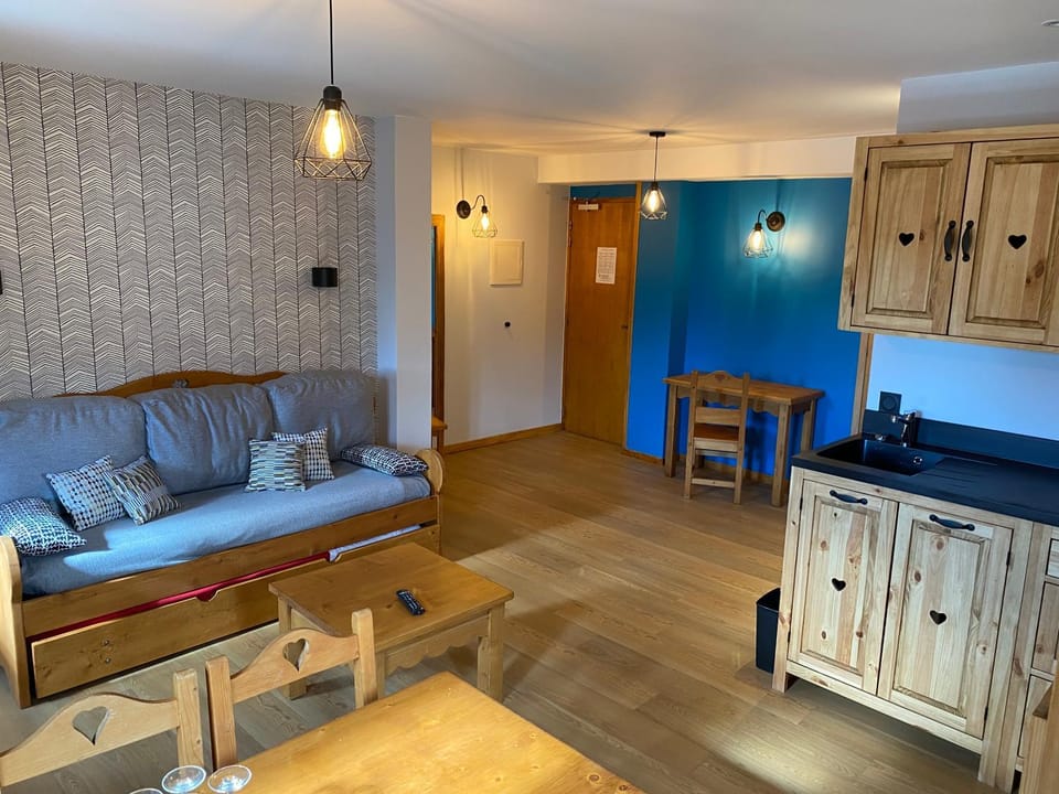 Kitchen or kitchenette, Living room