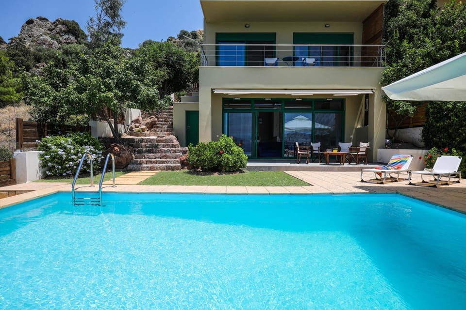 Facade/entrance, Balcony/Terrace, Swimming pool