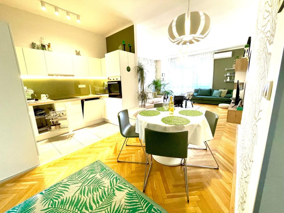 Kitchen or kitchenette, Living room, Photo of the whole room, Dining area