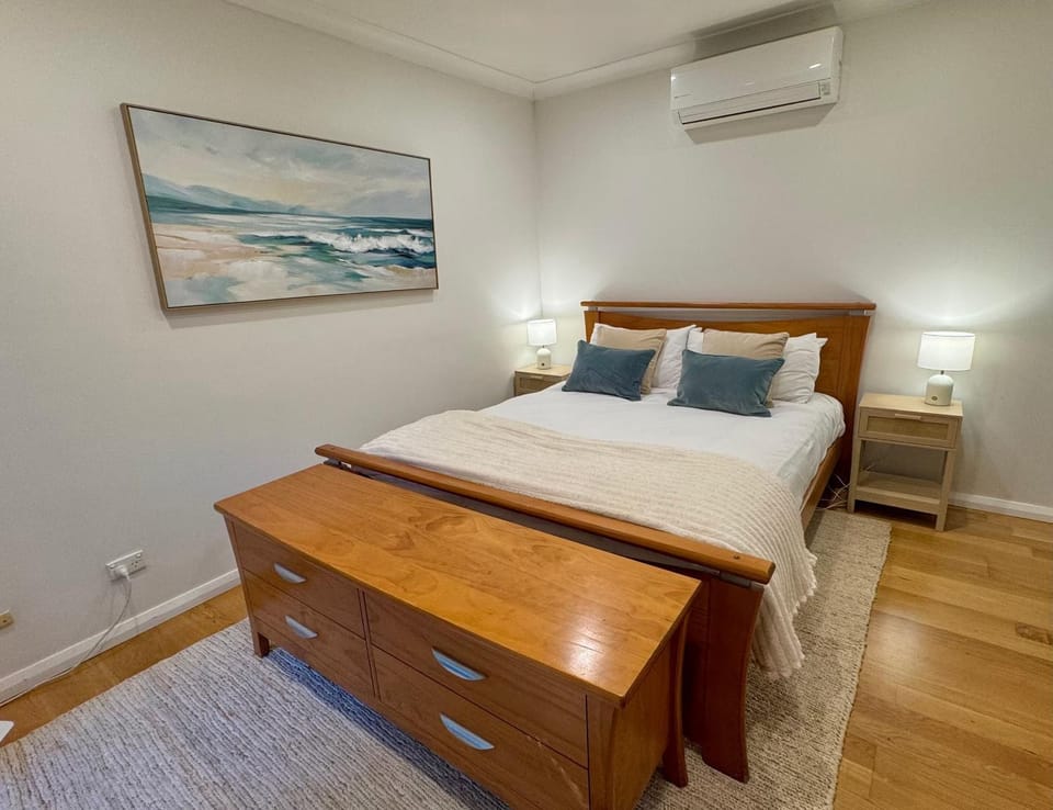 Bright 2 Bedroom Apartment In A Great Location Apartment in Perth