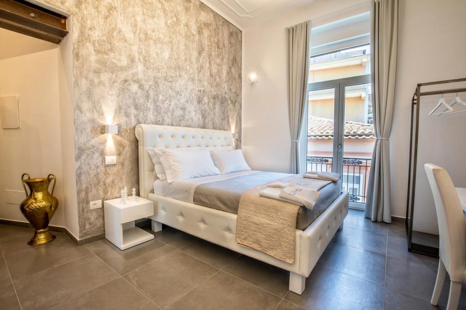 Bed, Photo of the whole room, Decorative detail, Bedroom