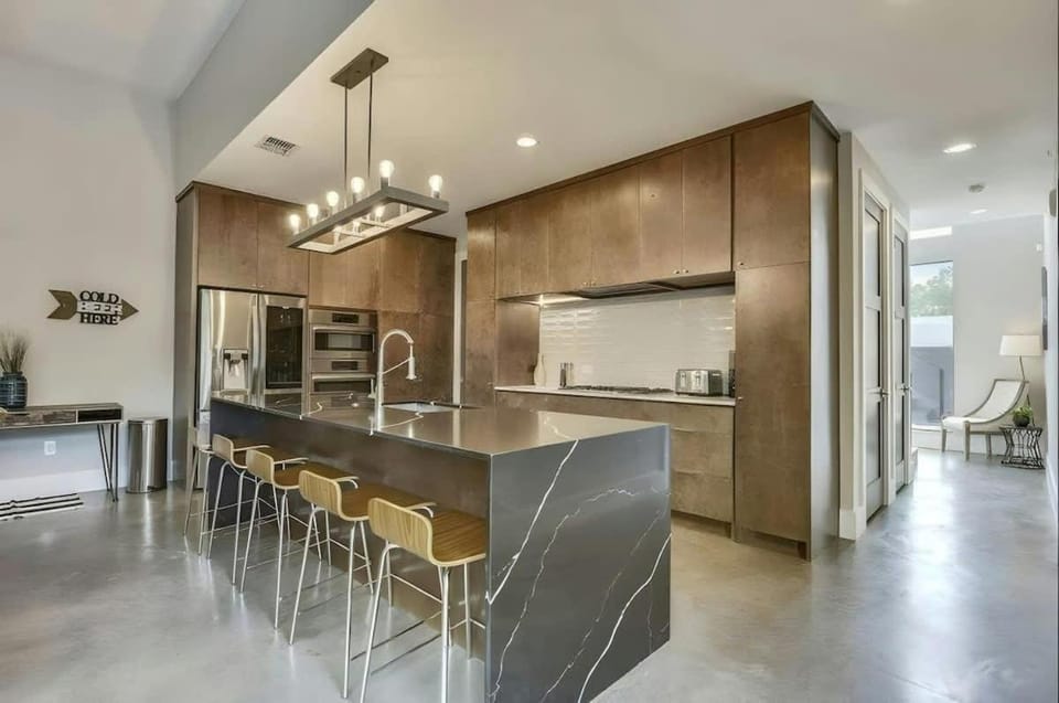 Modern 2-Home Private Oasis w Pool Hot Tub in DT House in Austin