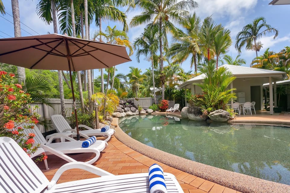 Day, Pool view, Swimming pool, Swimming pool, sunbed