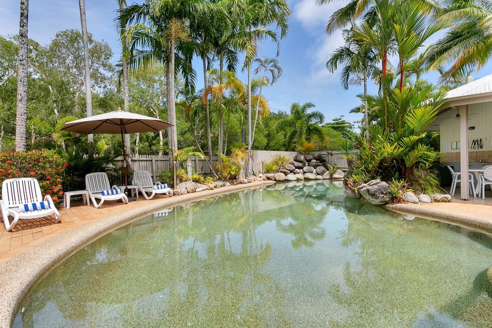 Day, Pool view, Swimming pool, Swimming pool, sunbed