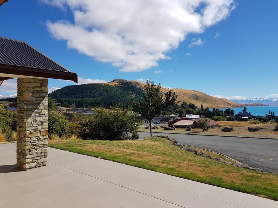 Neighbourhood, Lake view, Mountain view