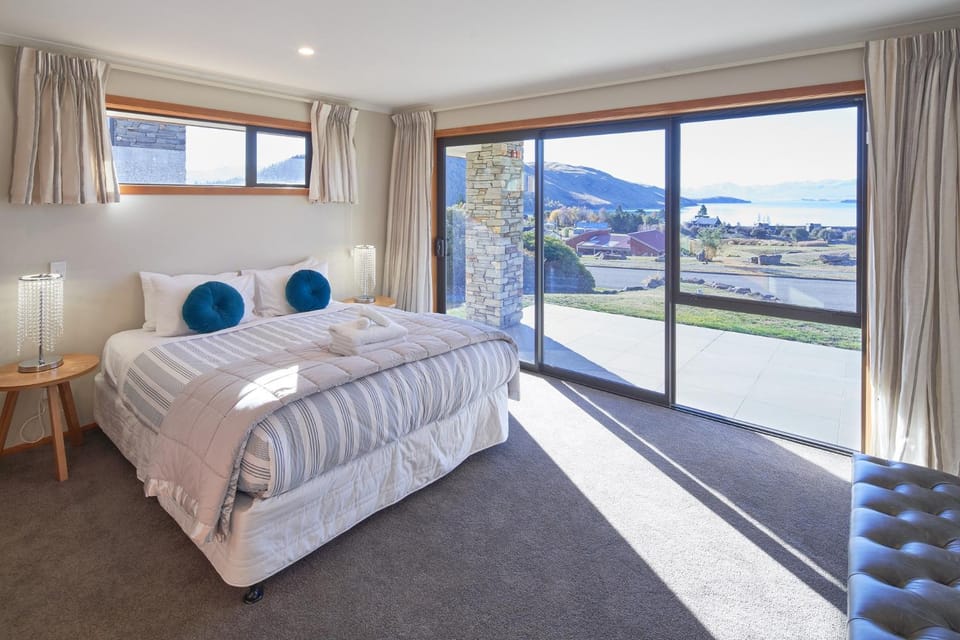 Bedroom, Lake view, Mountain view