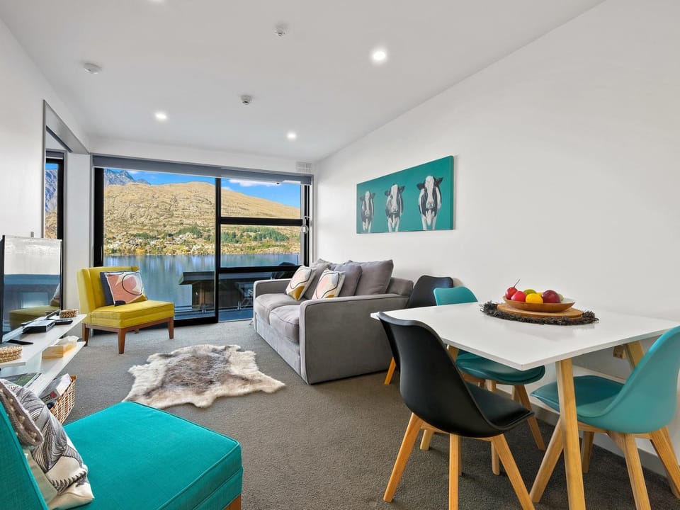 Living room, Dining area