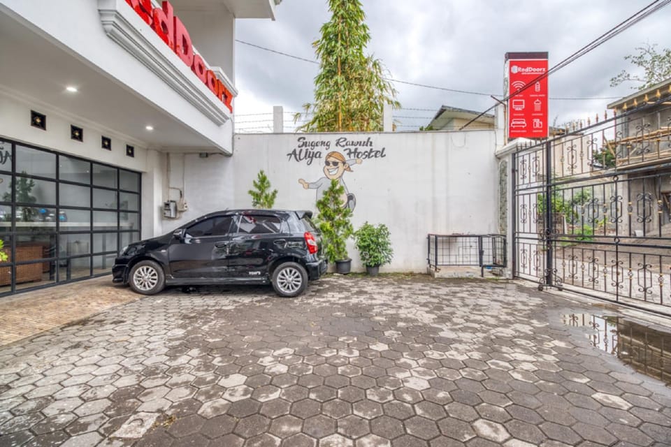 RedDoorz Hostel near Stadion Mandala Krida Yogya Bed and Breakfast in Yogyakarta