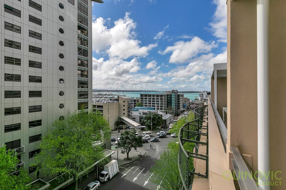 Neighbourhood, Balcony/Terrace, City view, Street view