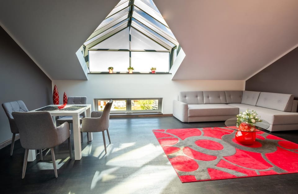 Bed, Coffee/tea facilities, Living room, Seating area