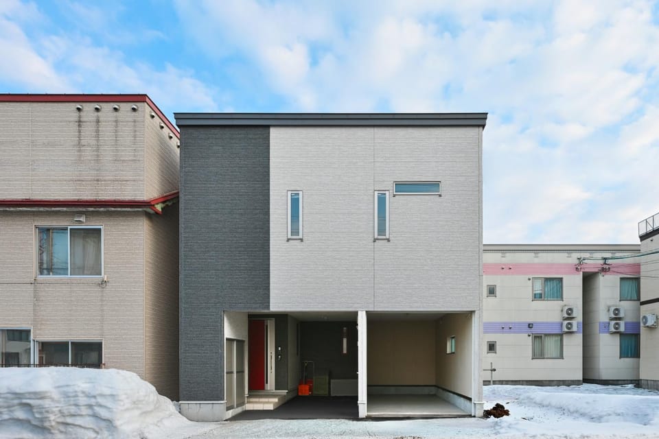 Property building, Facade/entrance