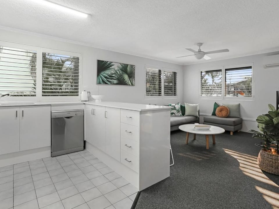 Riverside location, Noosa Sound Apartment in Noosa Heads