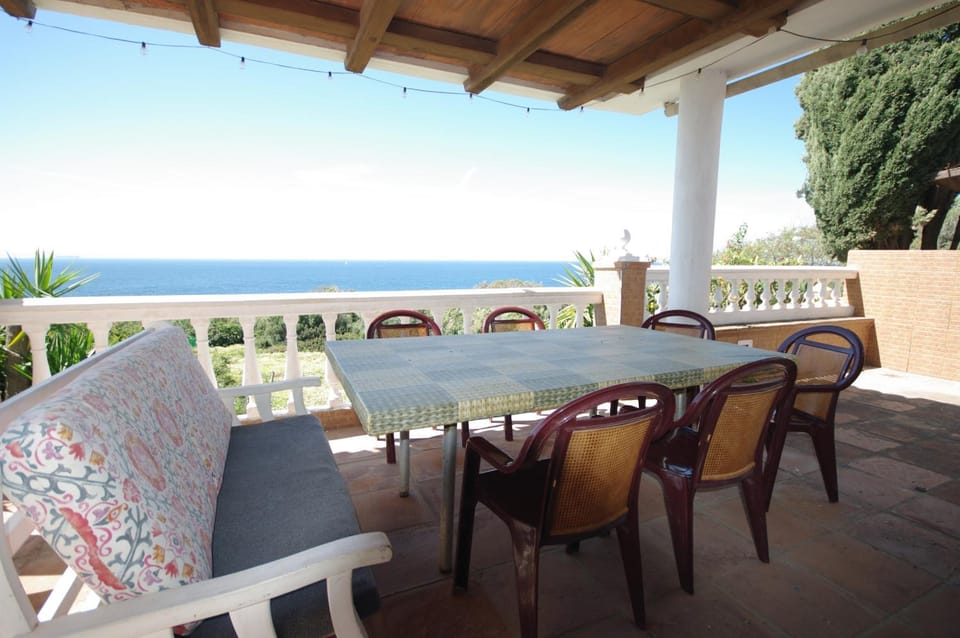 View (from property/room), Balcony/Terrace, Dining area, Sea view