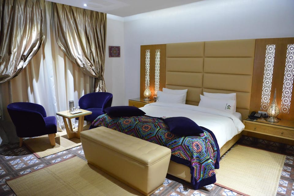 Bed, Seating area, Bedroom