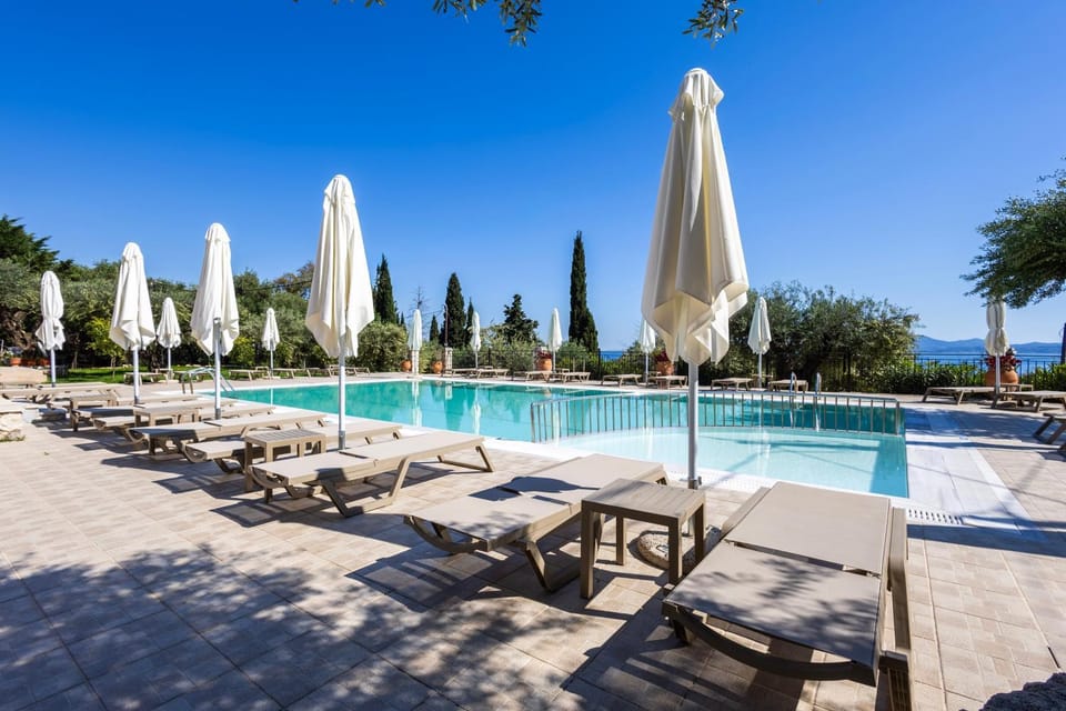 Day, Natural landscape, Pool view, Swimming pool, sunbed