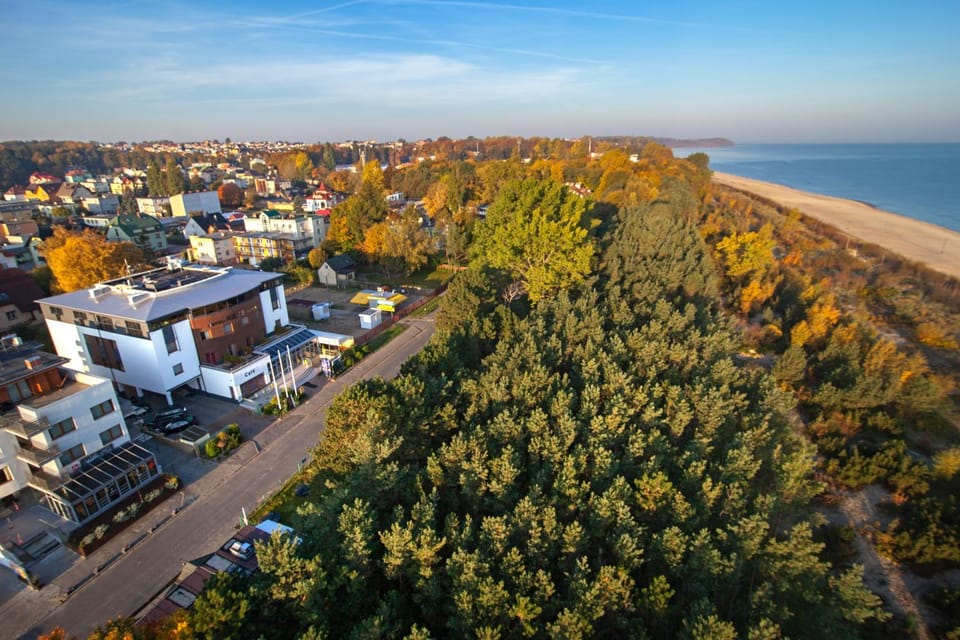 Property building, Neighbourhood, Natural landscape, Bird's eye view, Beach, Windsurfing, Street view, Sunset