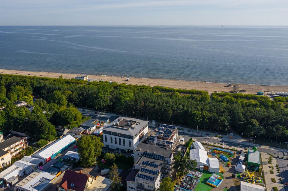 Property building, Nearby landmark, Day, Natural landscape, Bird's eye view, Beach, Beach, City view, Sea view