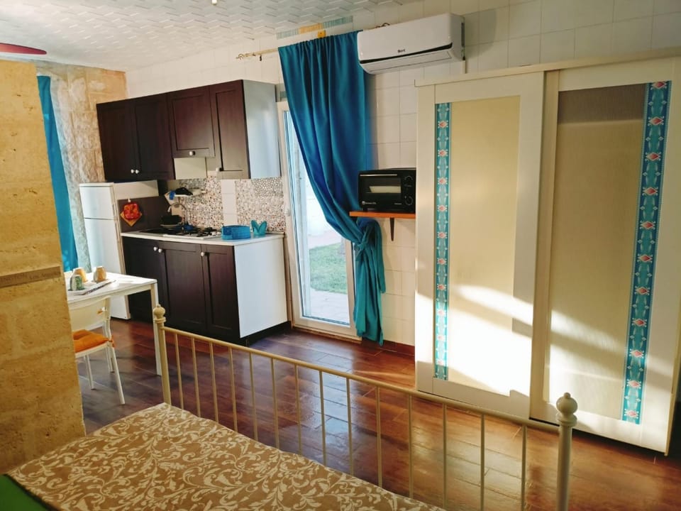 wardrobe, kitchen