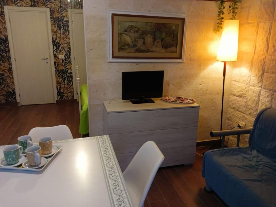 Communal lounge/ TV room, TV and multimedia, Living room, Dining area, fireplace