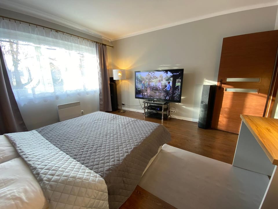 TV and multimedia, Photo of the whole room
