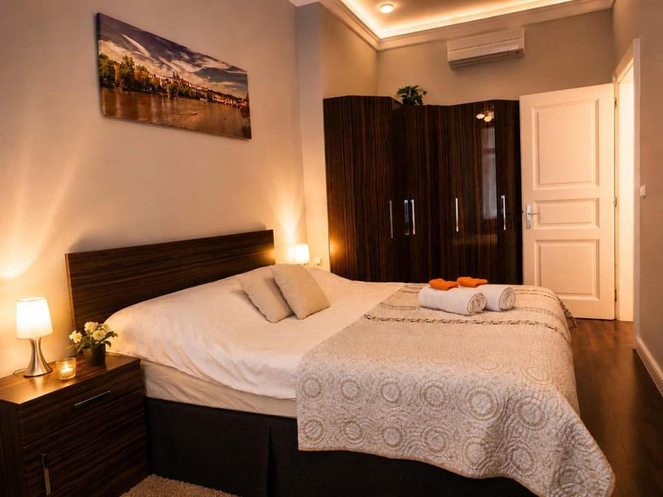 Bed, Photo of the whole room, Bedroom, towels, wardrobe, air conditioner