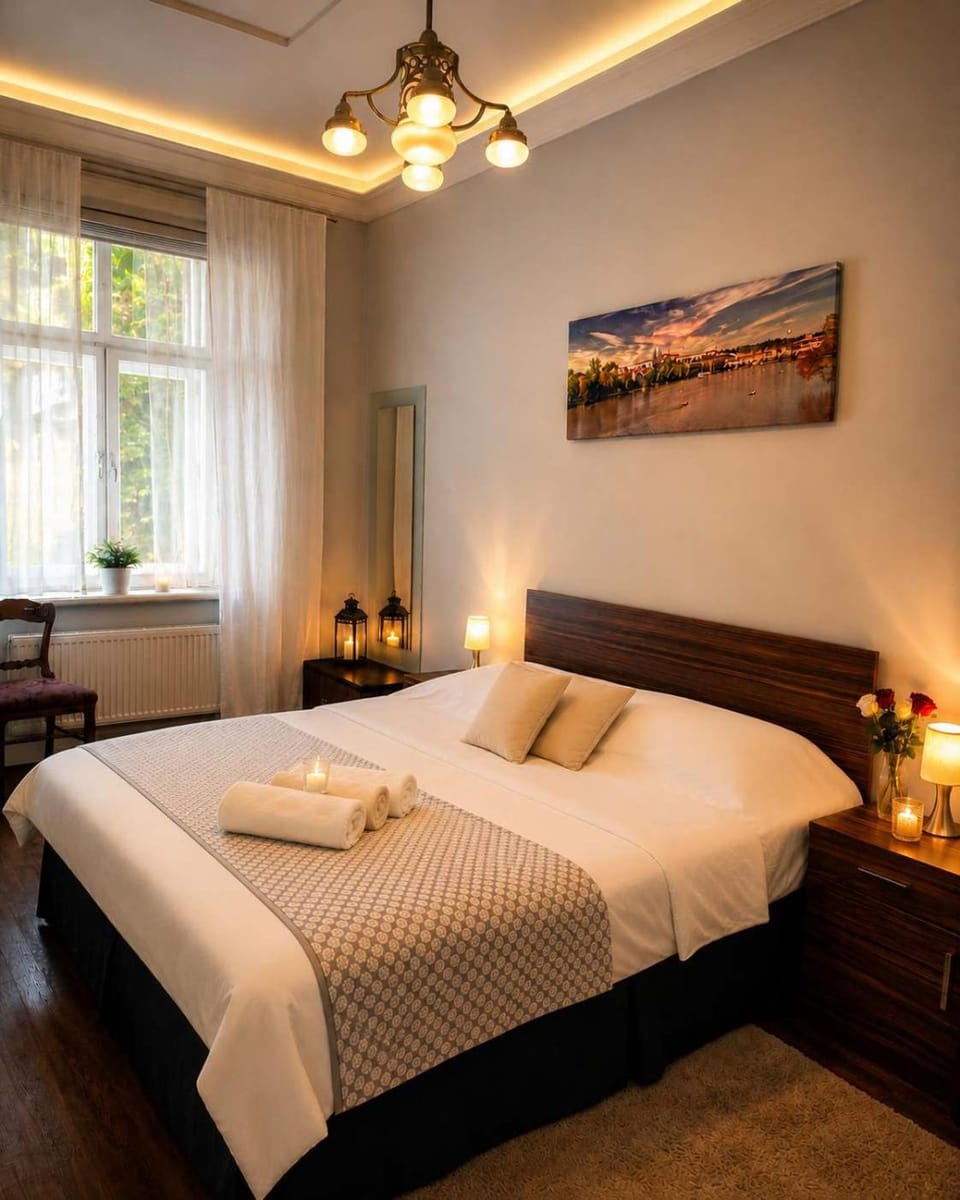 Bed, Photo of the whole room, Bedroom, towels