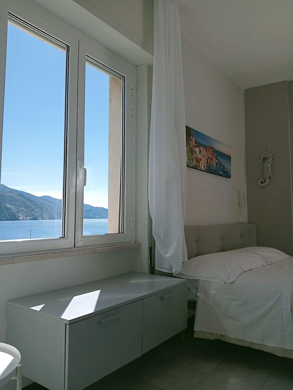 Bed, Natural landscape, Photo of the whole room, Bedroom, Mountain view