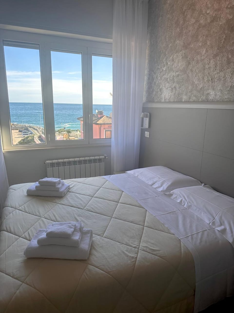 Bed, Natural landscape, Photo of the whole room, Bedroom, Sea view, towels