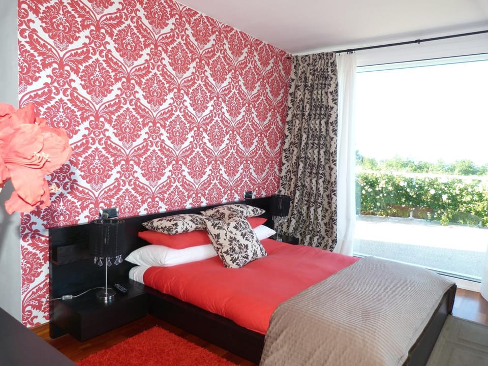 Day, Photo of the whole room