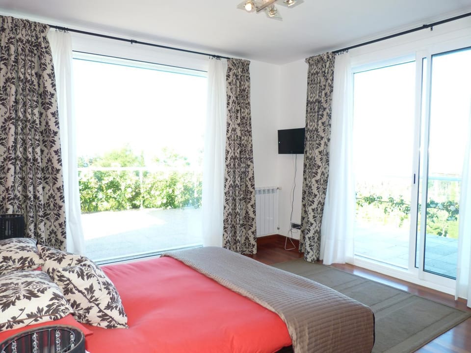 Day, Photo of the whole room