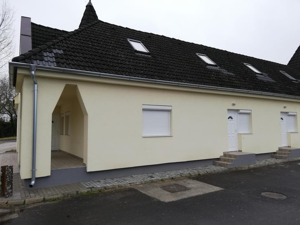 Property building, Facade/entrance