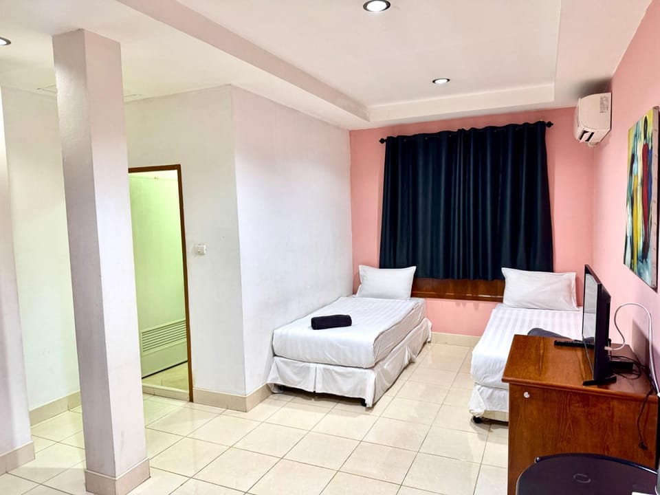 Sun & Beach Hotel in Pattaya City