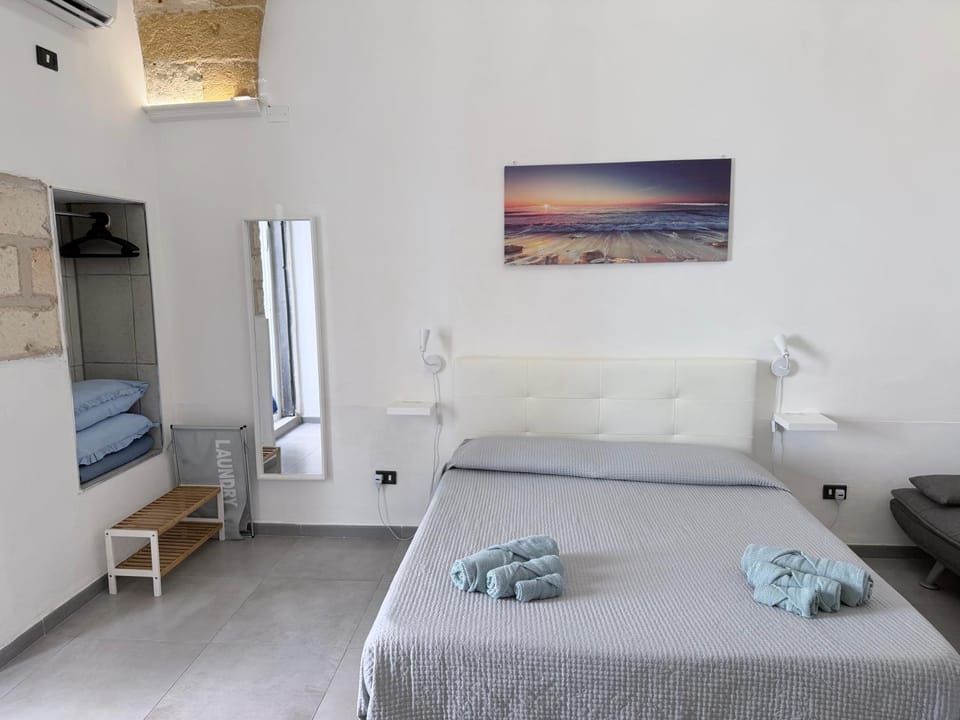 Bedroom, air conditioner