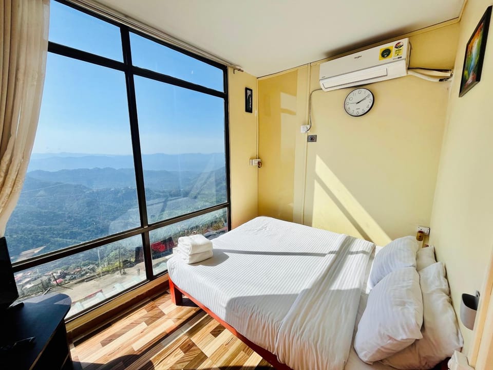 Bed, Photo of the whole room, Bedroom, Mountain view