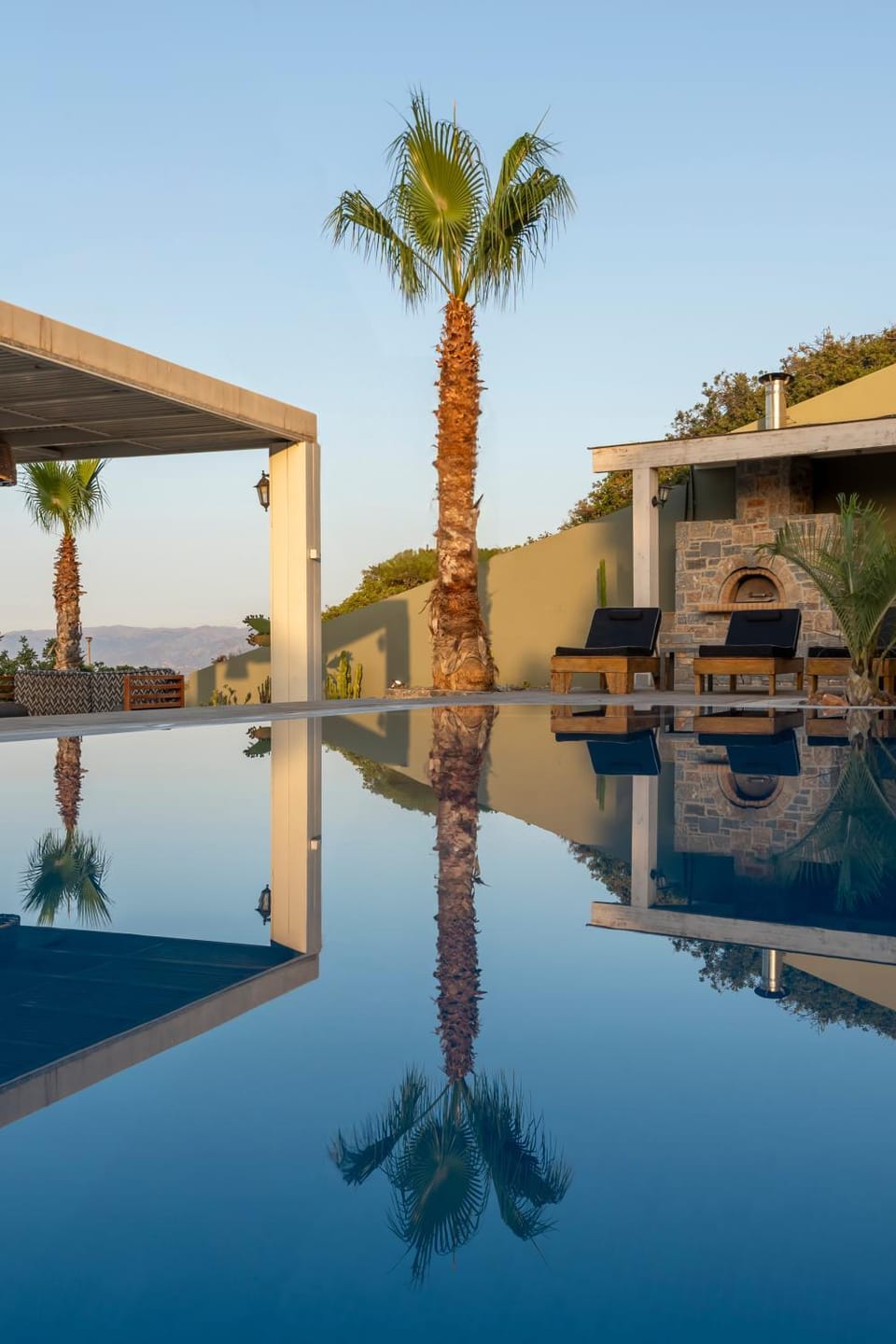 Day, Natural landscape, Pool view, Swimming pool, sunbed