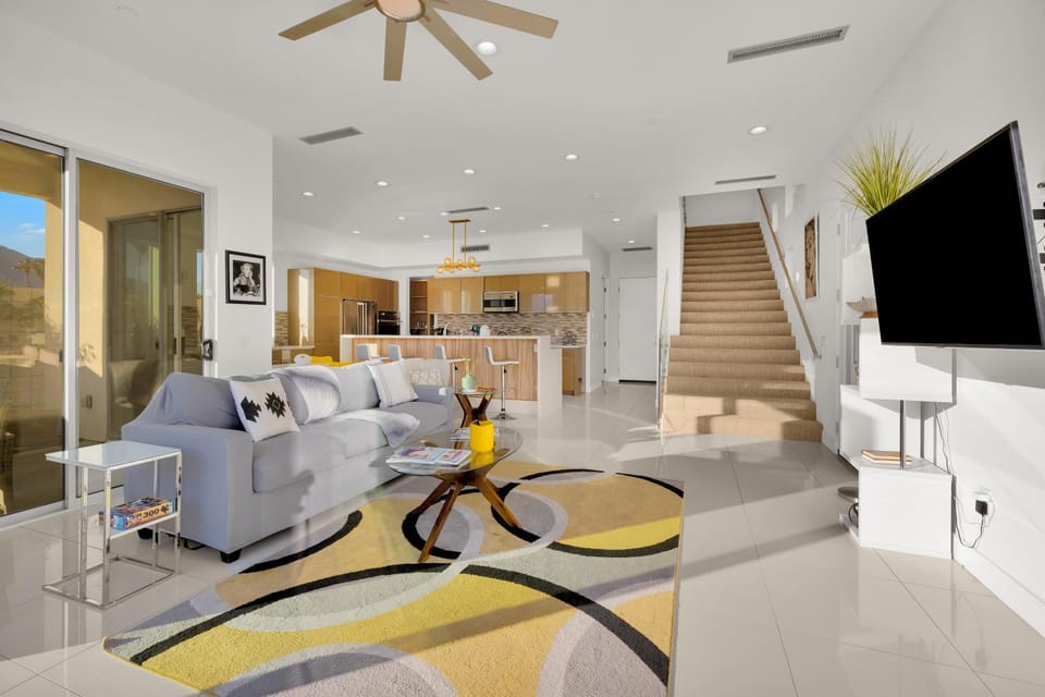 Communal lounge/ TV room