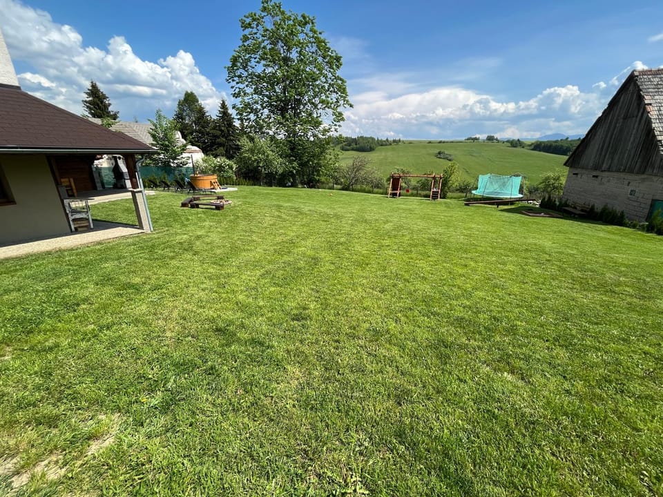 Property building, Natural landscape, Garden, Garden view, Mountain view