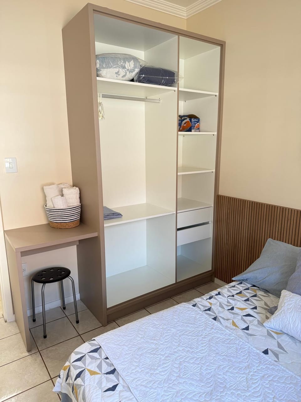 Bed, Bedroom, wardrobe