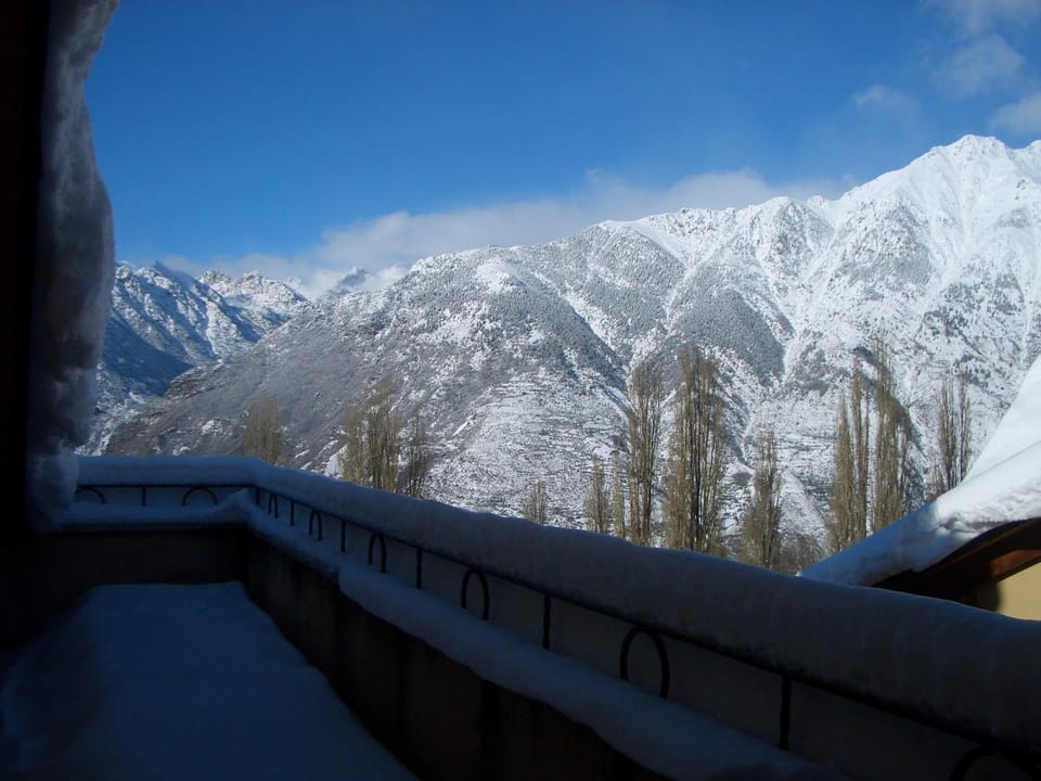 Nearby landmark, Natural landscape, Winter, Horse-riding, Skiing, Balcony/Terrace, Photo of the whole room, Decorative detail, Hiking, Cycling, Garden view, Landmark view, Mountain view