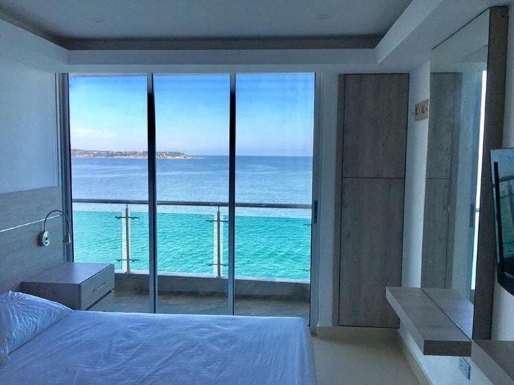 Bed, Natural landscape, TV and multimedia, View (from property/room), Balcony/Terrace, Photo of the whole room, Beach, Bedroom, Sea view, wardrobe