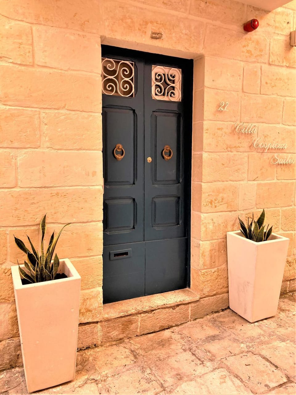 Facade/entrance