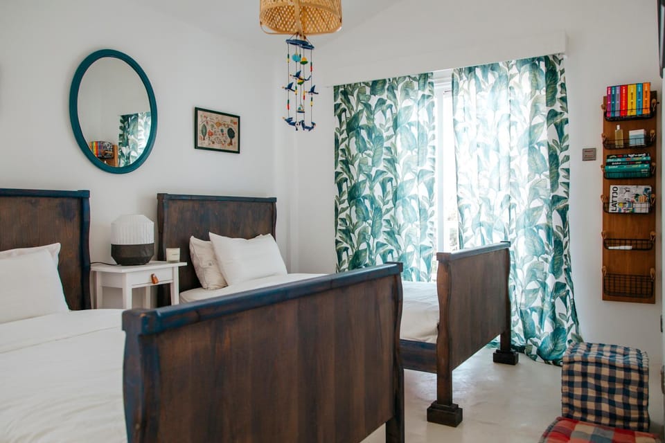 Bed, Library, Photo of the whole room, Bedroom, hair dresser