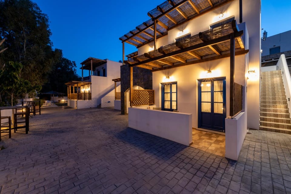 Property building, Summer, Balcony/Terrace