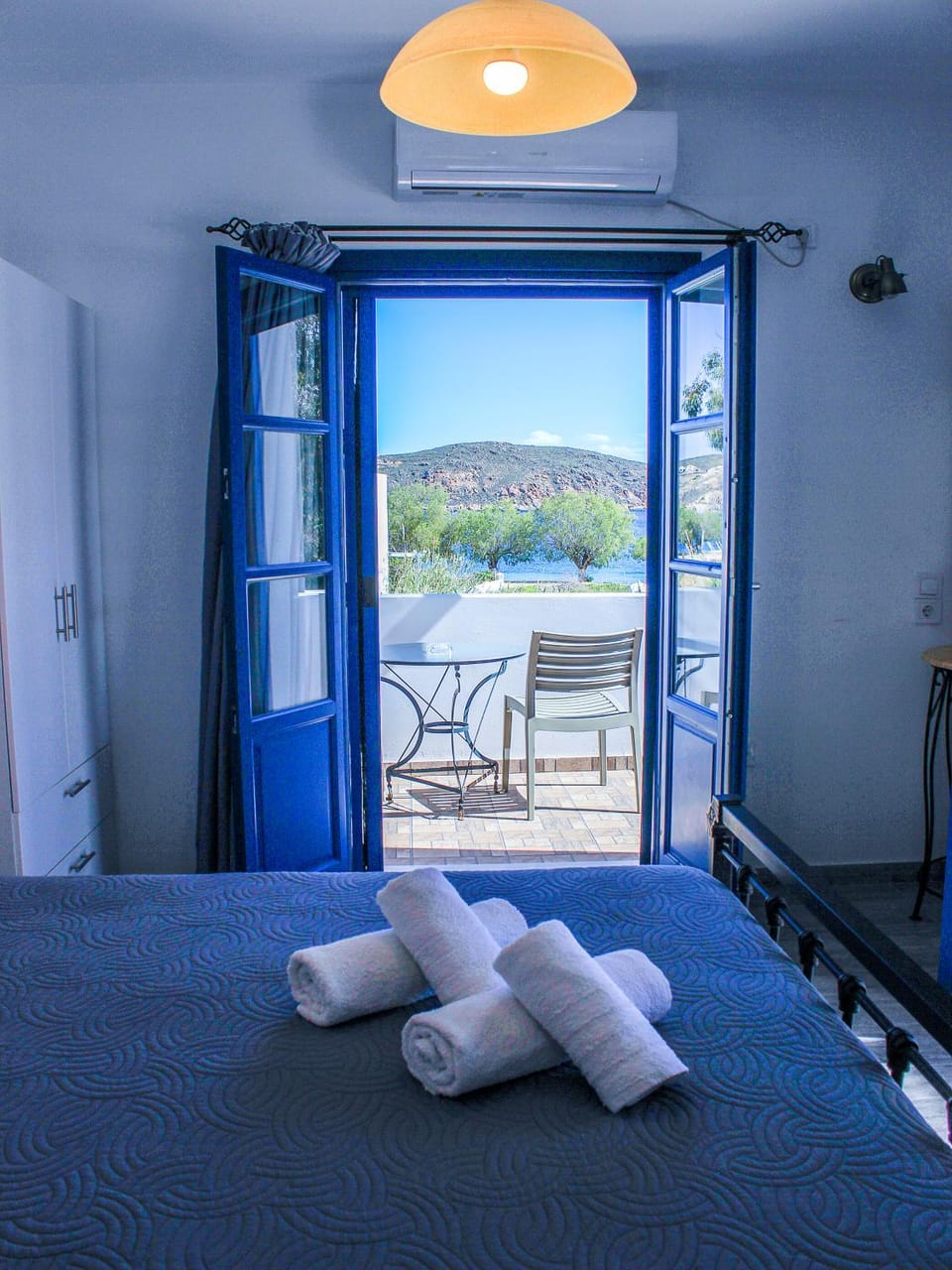 Bed, View (from property/room), Balcony/Terrace, Photo of the whole room, Bedroom, Sea view, towels
