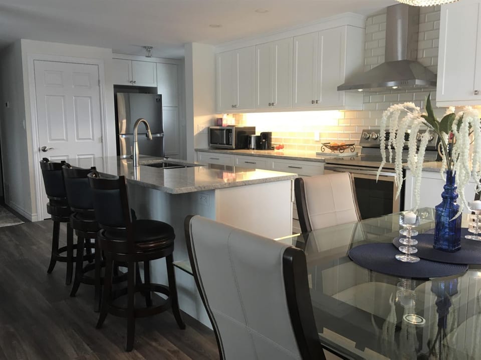 Kitchen or kitchenette, Dining area, Communal kitchen