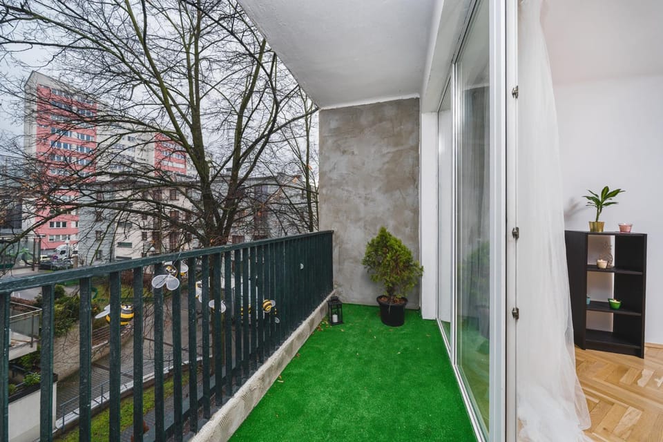 Balcony/Terrace, Quiet street view