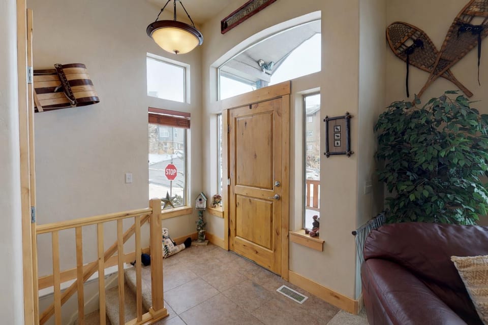 5452 Luge Lane Luxury Apartment in Summit Park