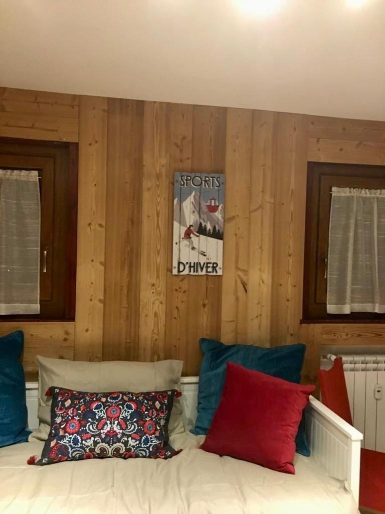 Living room, Decorative detail, Seating area