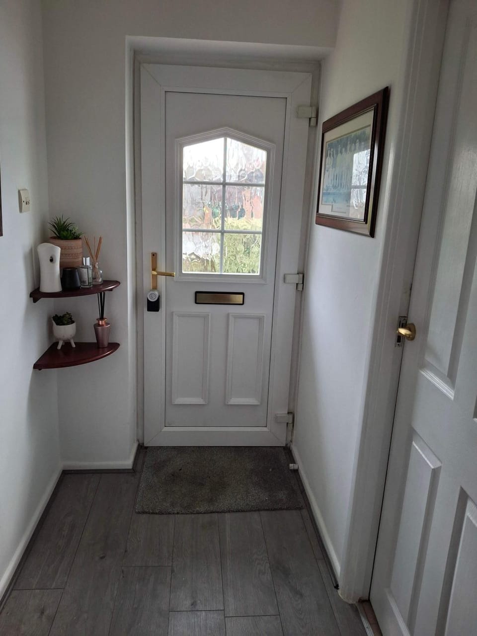 Nicely decorated 3 bedroom house near Heathrow, London House in Staines-upon-Thames